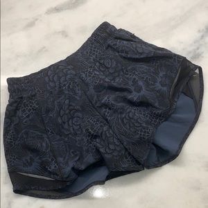 Lululemon Hotty Hot short size 4 (tall)